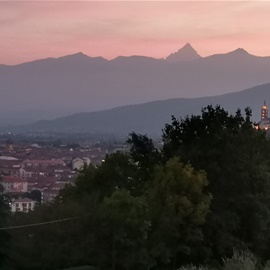 Il gigante di pietra veglia sul cammino